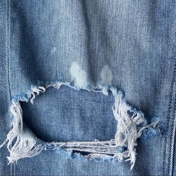 American Eagle Ripped High Rise Light Wash Mom Jean - Picture 7 of 16